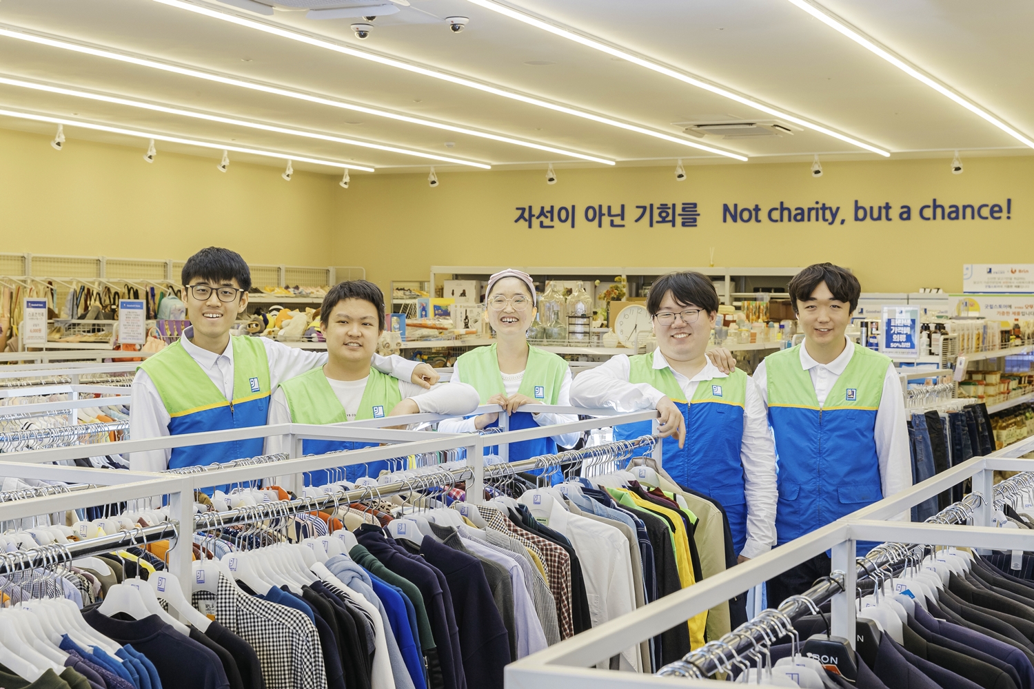 굿윌스토어 장애인 직원들.jpg