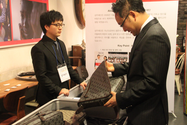 성주재단과 함께 탈북여성 취업훈련금 마련을 위한 바자회 진행