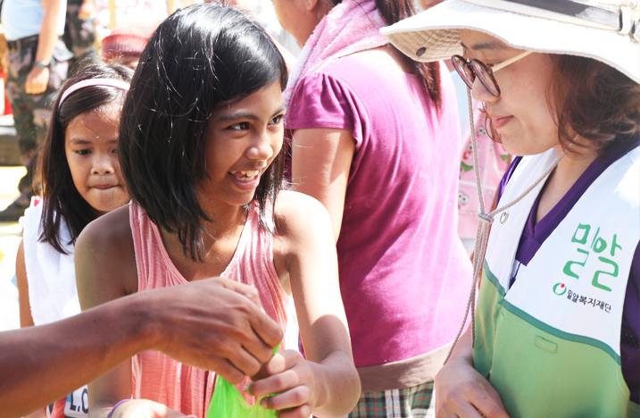 필리핀 태풍 '하이옌' 긴급구호키트 1차배분