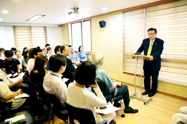 처치플러스 예배 진행