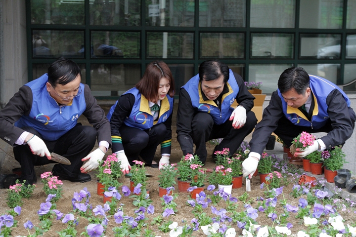 코레일 수서관리역과 식목일 기념 행사 진행